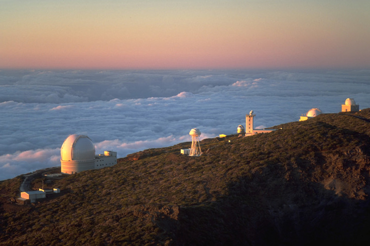 Ing_telescopes_sunset_la_palma_july_2001